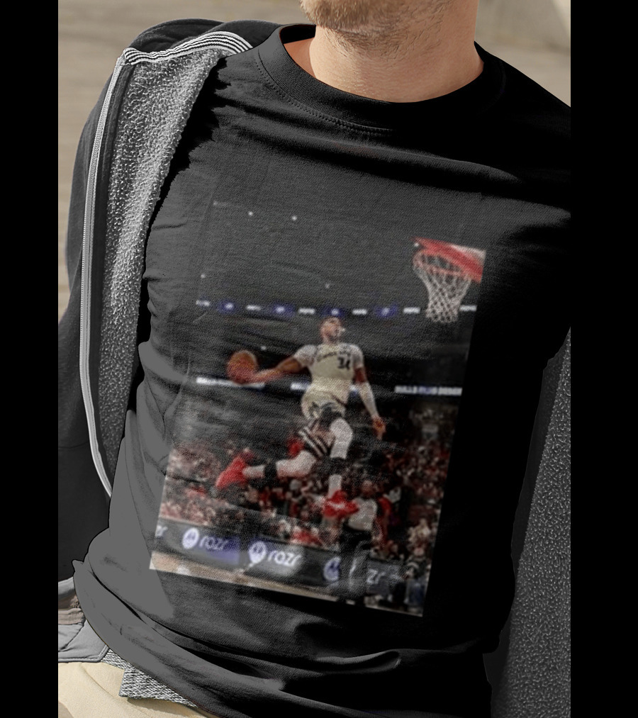 Giannis Antetokounmpo Slam Dunk Milwaukee Bucks NBA Basketball T-Shirt