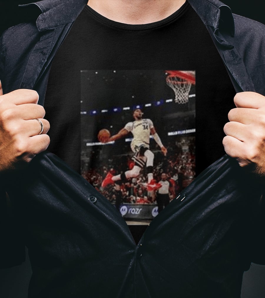 Giannis Antetokounmpo Slam Dunk Milwaukee Bucks NBA Basketball T-Shirt