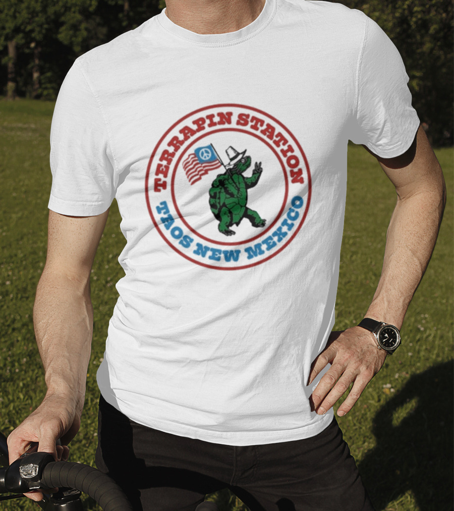Terrapin Station Taos New Mexico Turtle With Hat And Flag T-Shirt