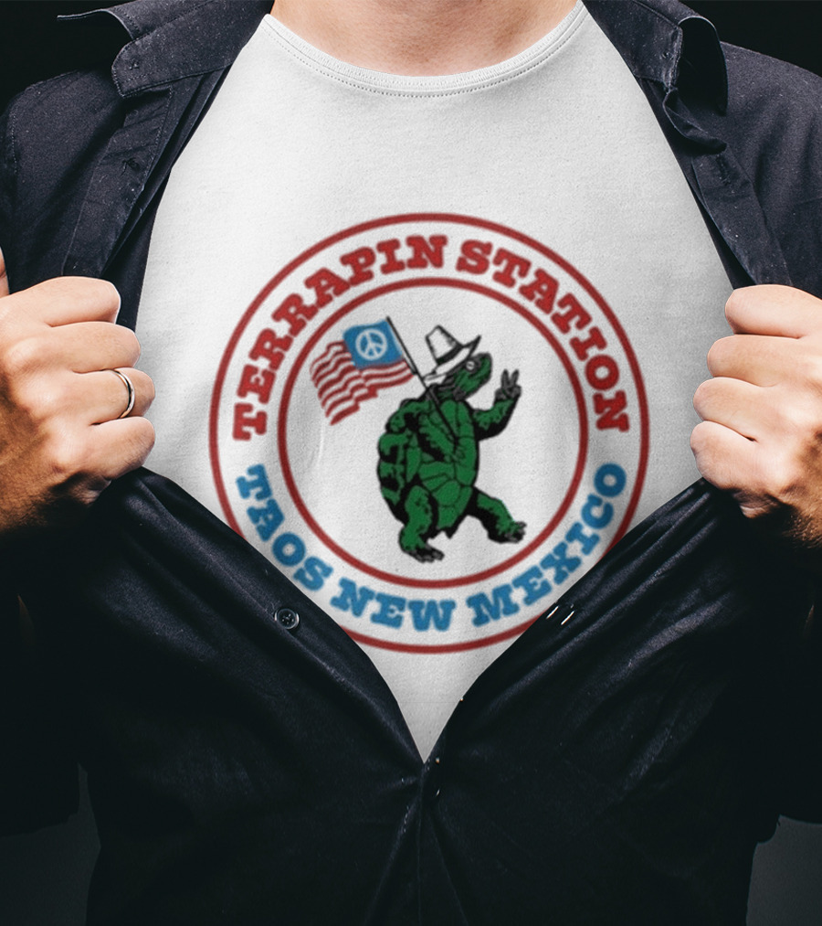 Terrapin Station Taos New Mexico Turtle With Hat And Flag T-Shirt