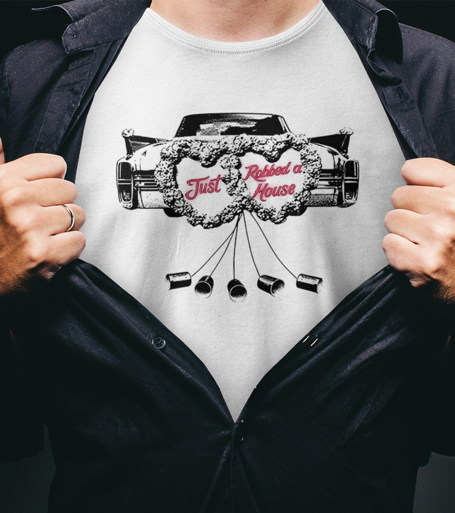 Just Robbed A House Sabrina Carpenter Vintage Car Wreaths T-Shirt