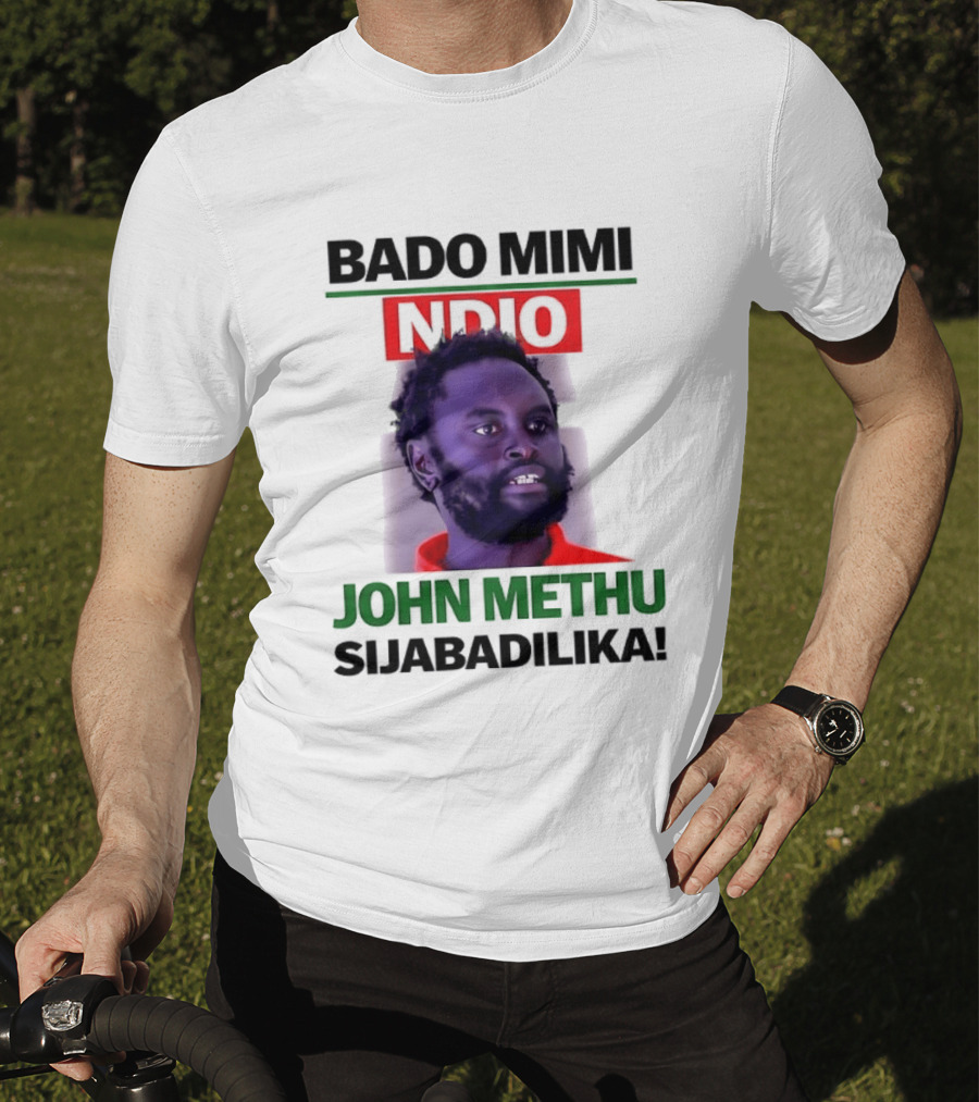 Bado Mimi Ndio John Methu Sijabadilika T-Shirt