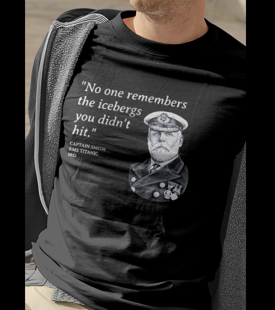 No One Remembers The Icebergs You Didn't Hit Captain Smith RMS Titanic 1912 T-Shirt