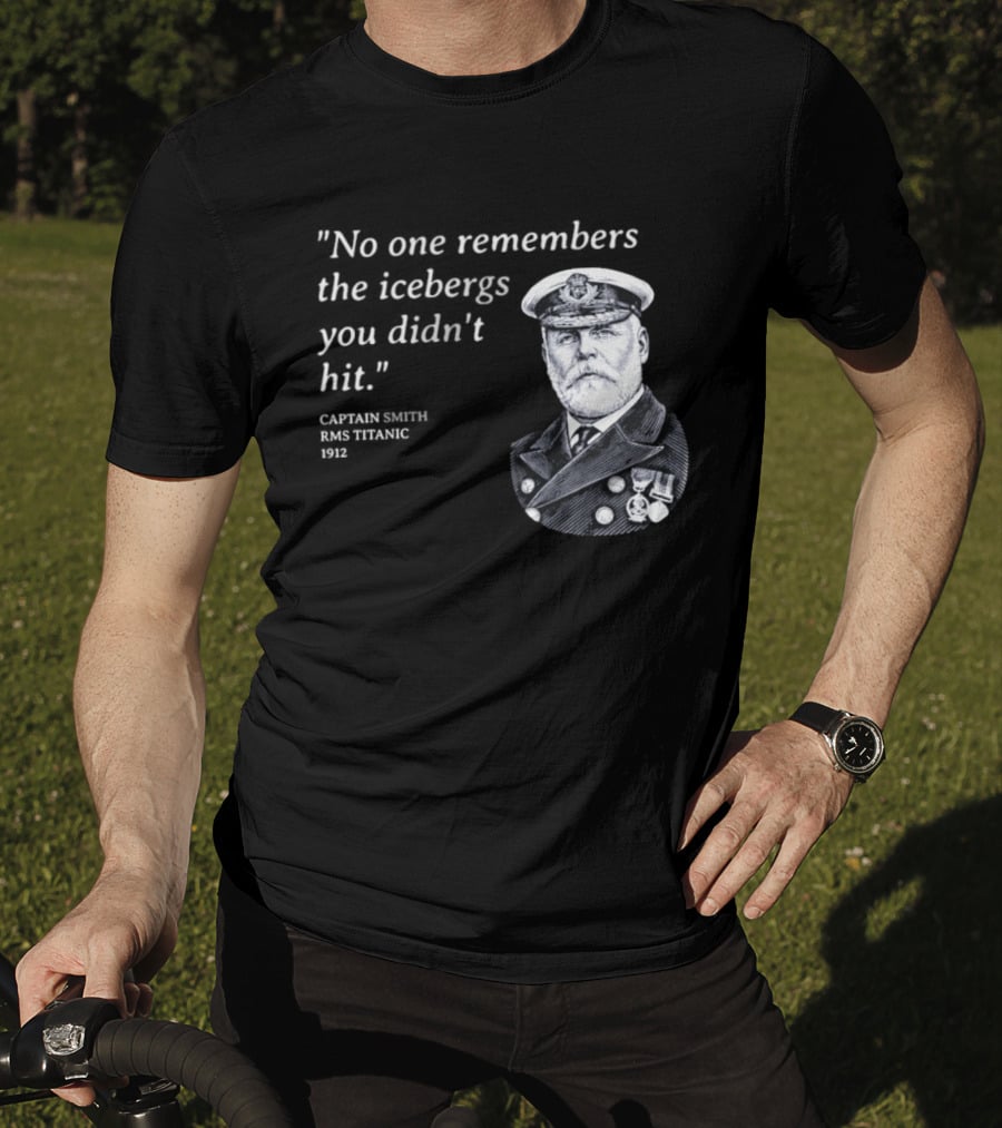 No One Remembers The Icebergs You Didn't Hit Captain Smith RMS Titanic 1912 T-Shirt