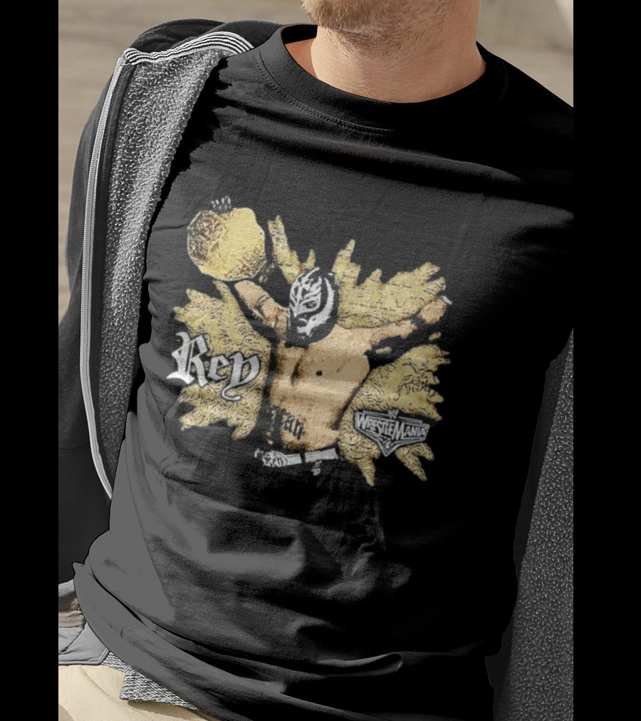 WWE Rey Mysterio WrestleMania Masked Luchador Iconic Pose T-Shirt