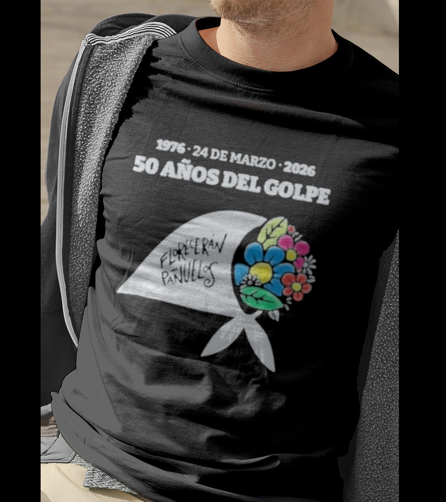 1976 24 De Marzo 2026 50 Años Del Golpe Compañeros Presentes Pañuelo Blanco Flores Colores T-Shirt