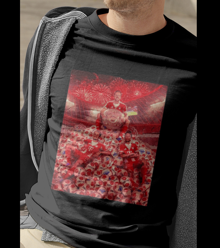 FC Bayern Munich Bundesliga Triumph Players Holding Trophy Fireworks Soccer Balls T-Shirt