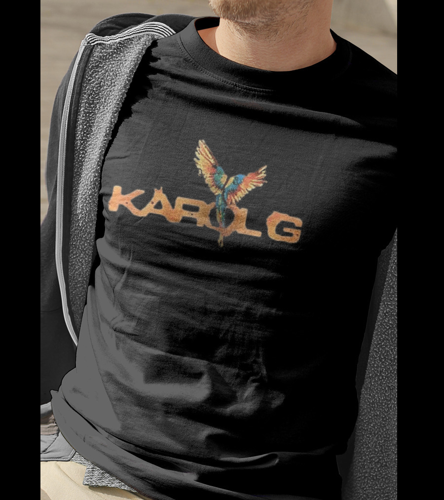 Karol G Parrot Viajando Por El Mundo Tropitour Colorful Wings T-Shirt