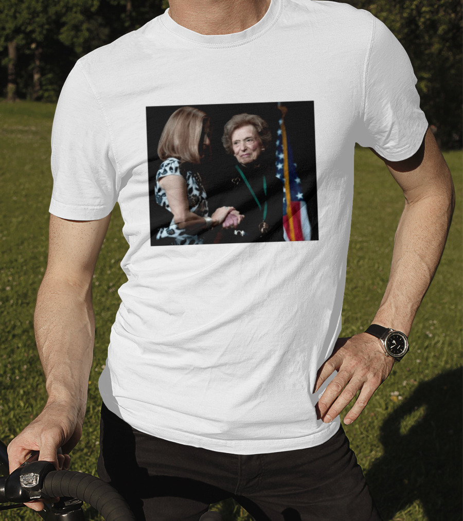 Doris Fisher Co Founder Of The Gap Remembering Legacy And Contributions T-Shirt