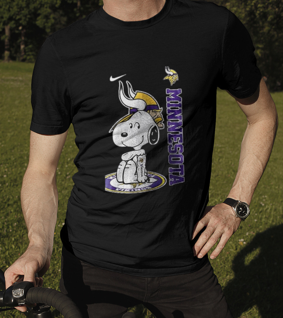 Minnesota Vikings Peanuts Snoopy Thank You For The Memories T-Shirt