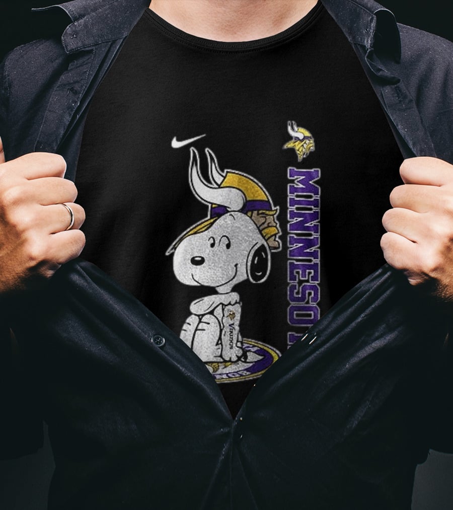Minnesota Vikings Peanuts Snoopy Thank You For The Memories T-Shirt