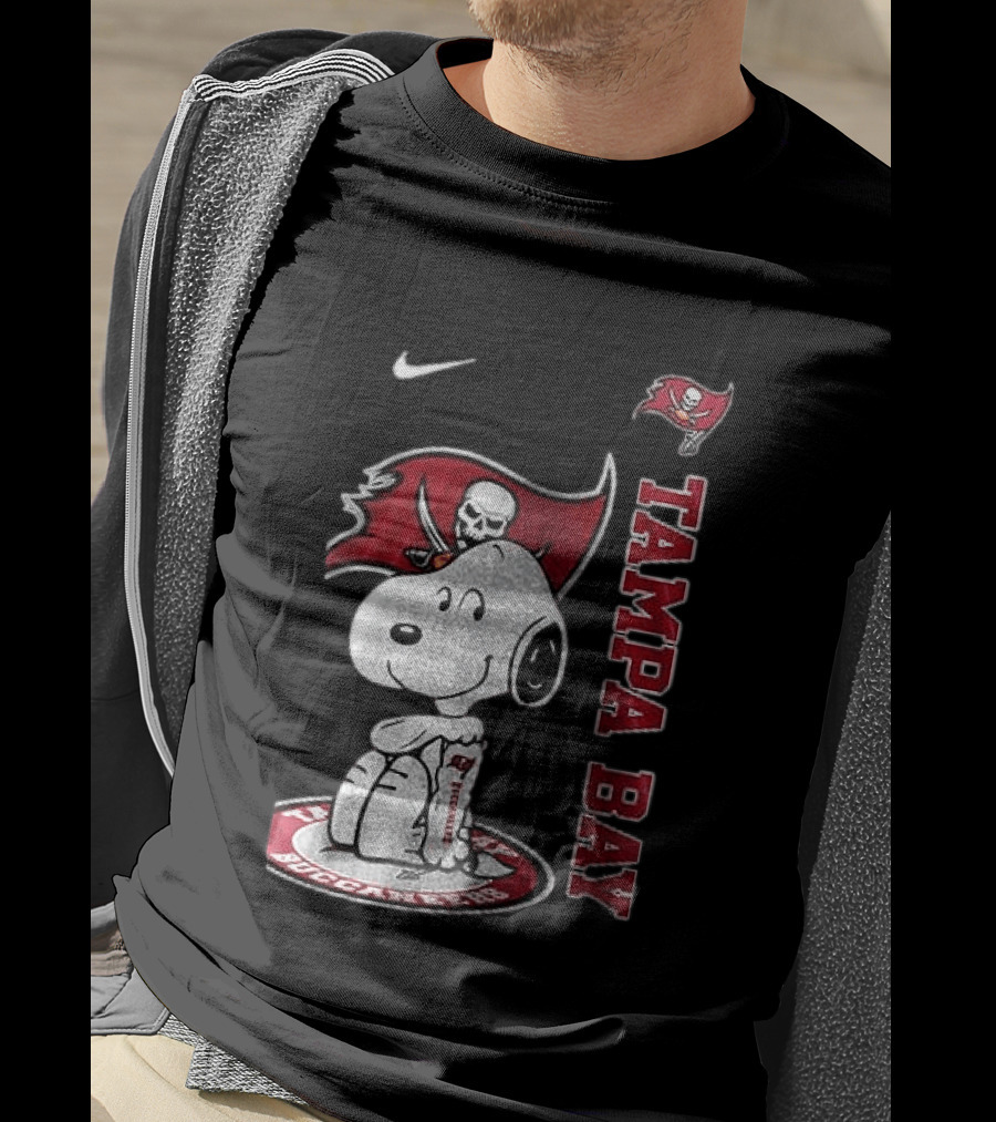 Tampa Bay Buccaneers Snoopy Football Memories Peanuts Collaboration T-Shirt