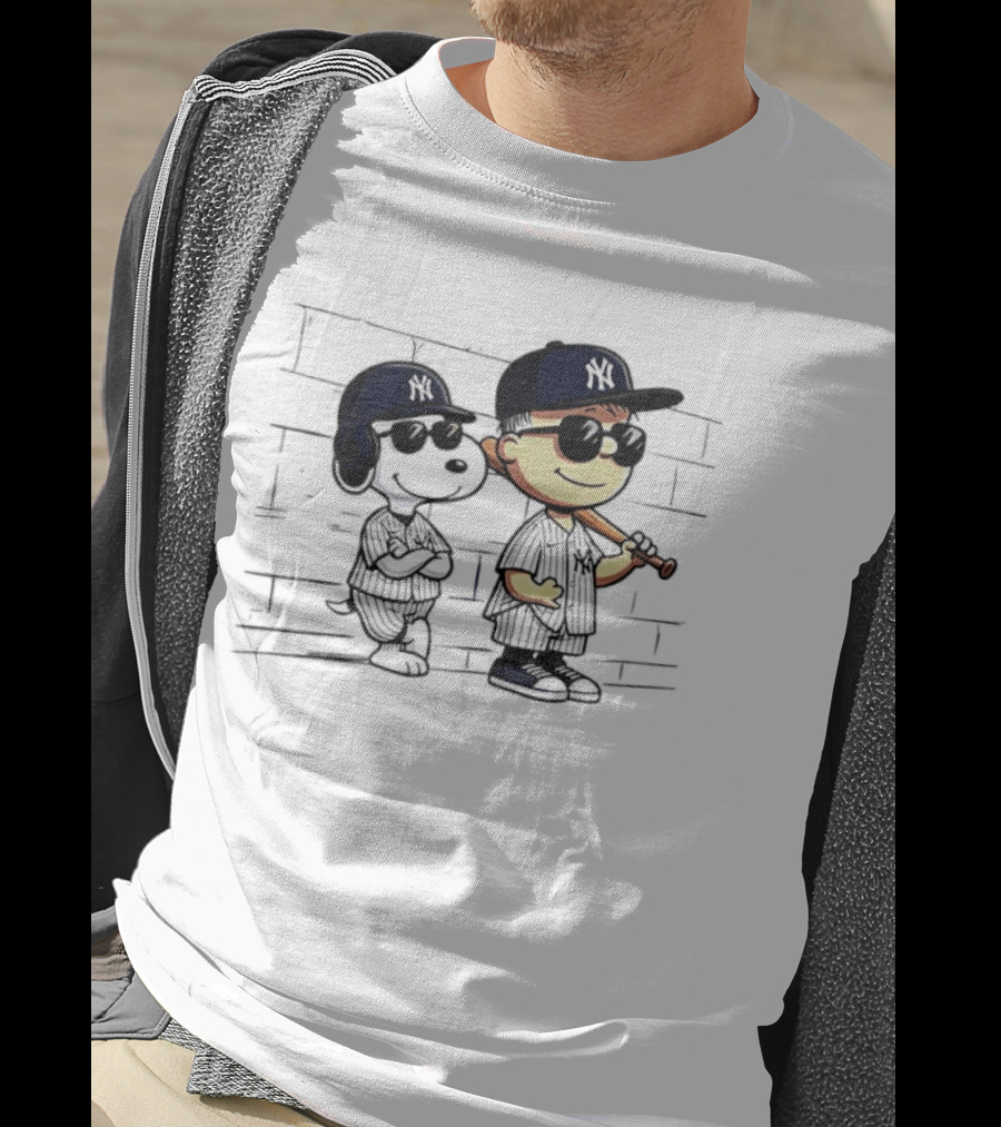 Peanuts Snoopy Charlie Brown New York Yankees Baseball Fan Collection T-Shirt