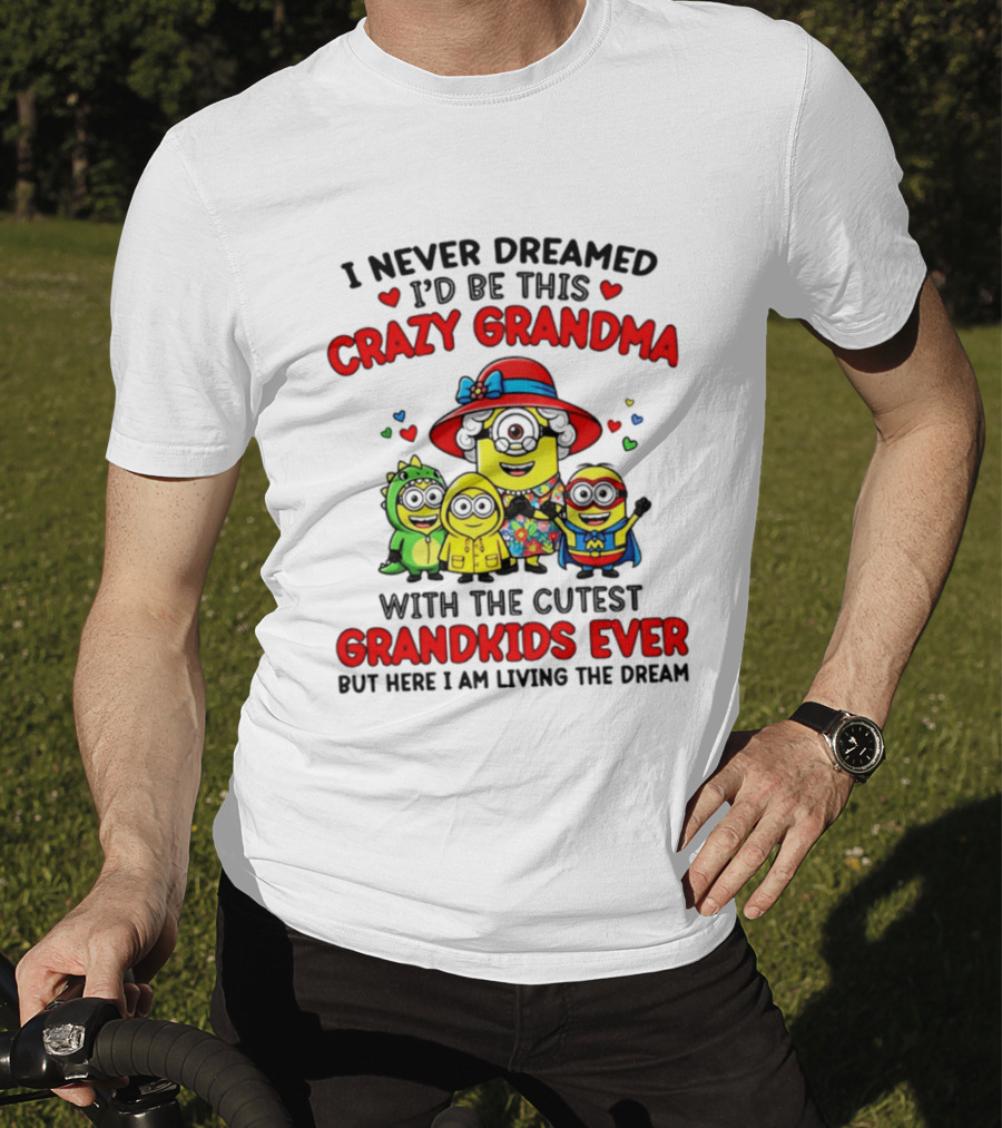 I Never Dreamed I'd Be This Crazy Grandma With The Cutest Grandkids Ever Minion T-Shirt