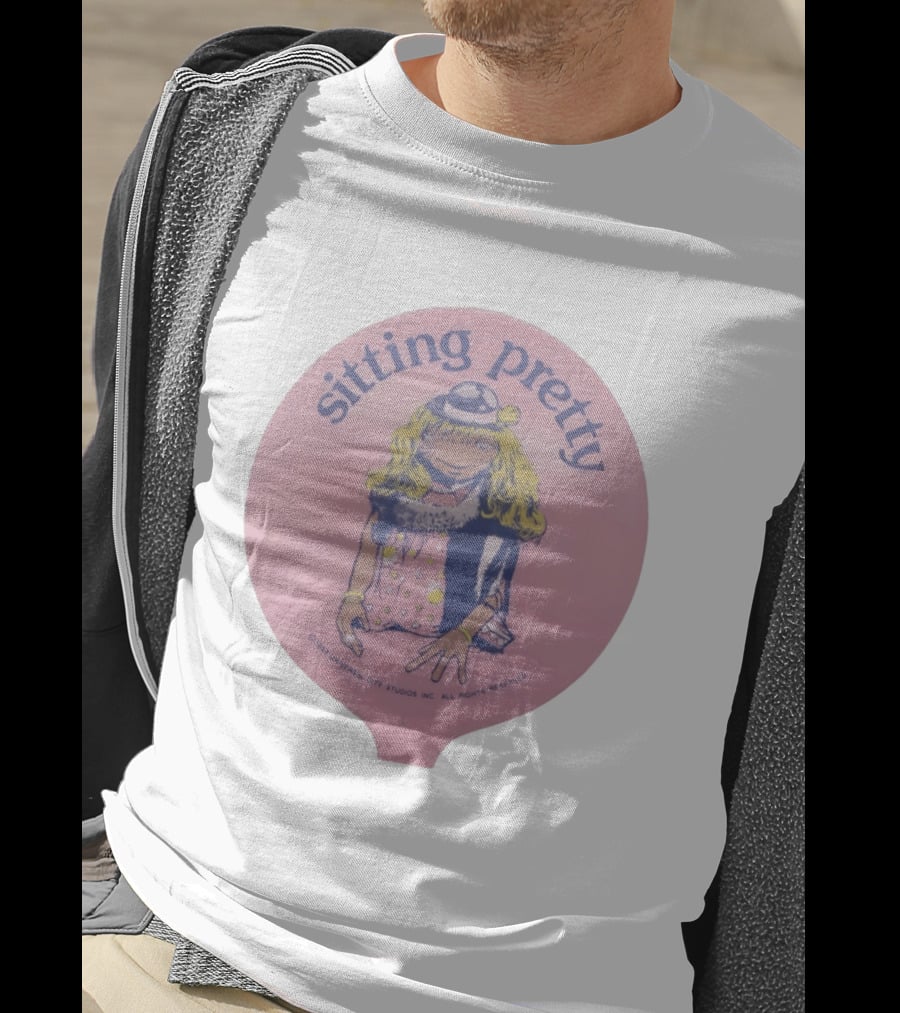 Sitting Pretty 1982 Universal City Studios ET T-Shirt