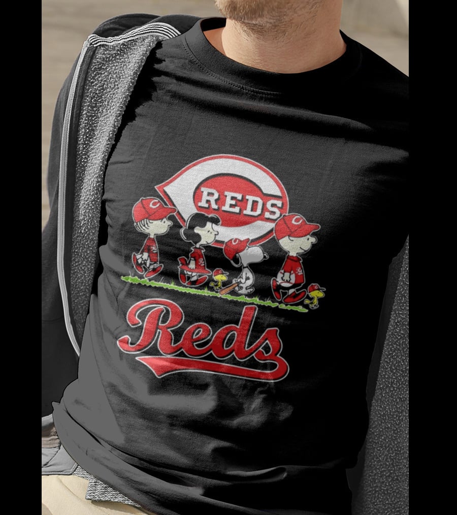 Snoopy Charlie Brown Linus Lucy Cincinnati Reds Baseball T-Shirt