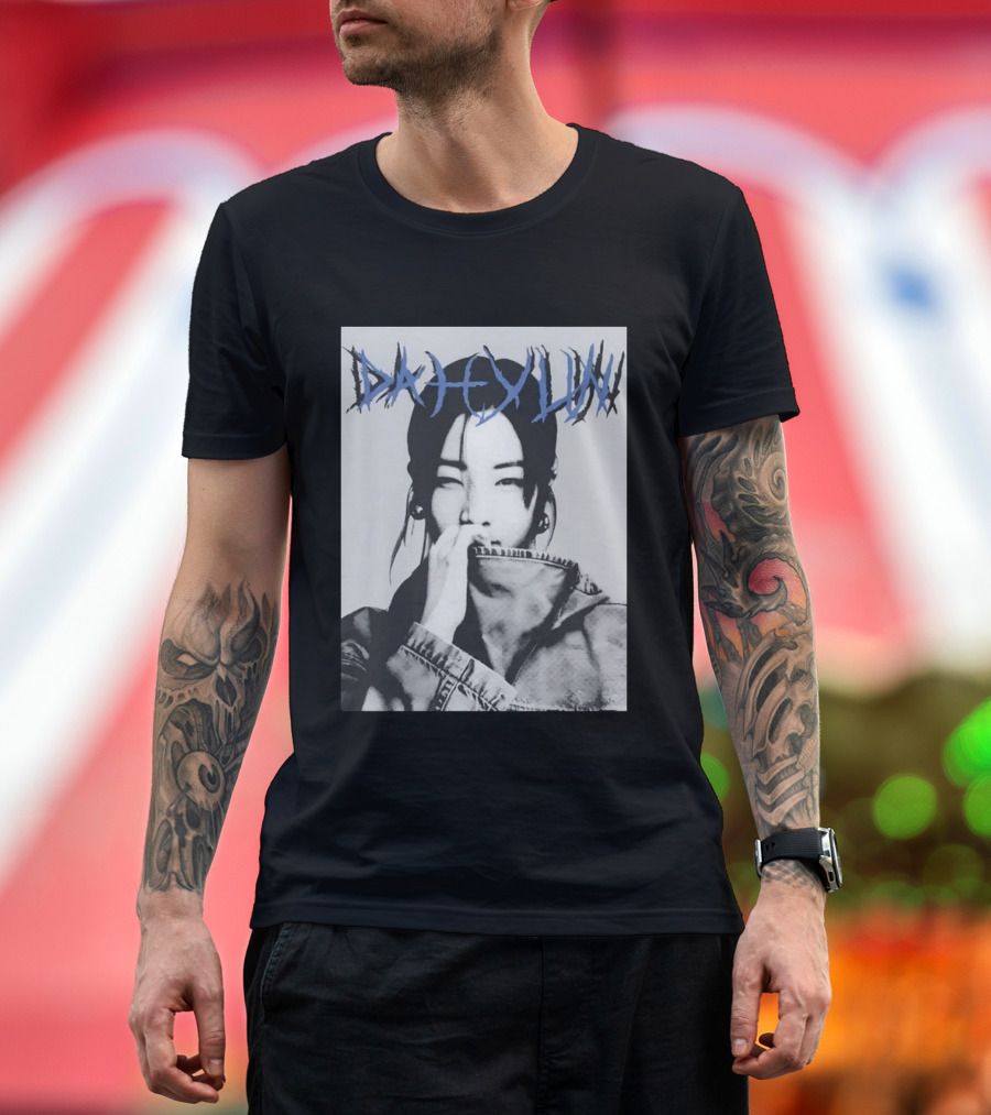 DAHYUN Photo Blue Text Style Black And White Image T-Shirt