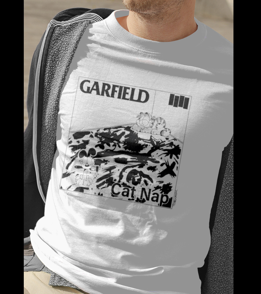 GARFIELD Cat Nap Rug Nap Scene T-Shirt