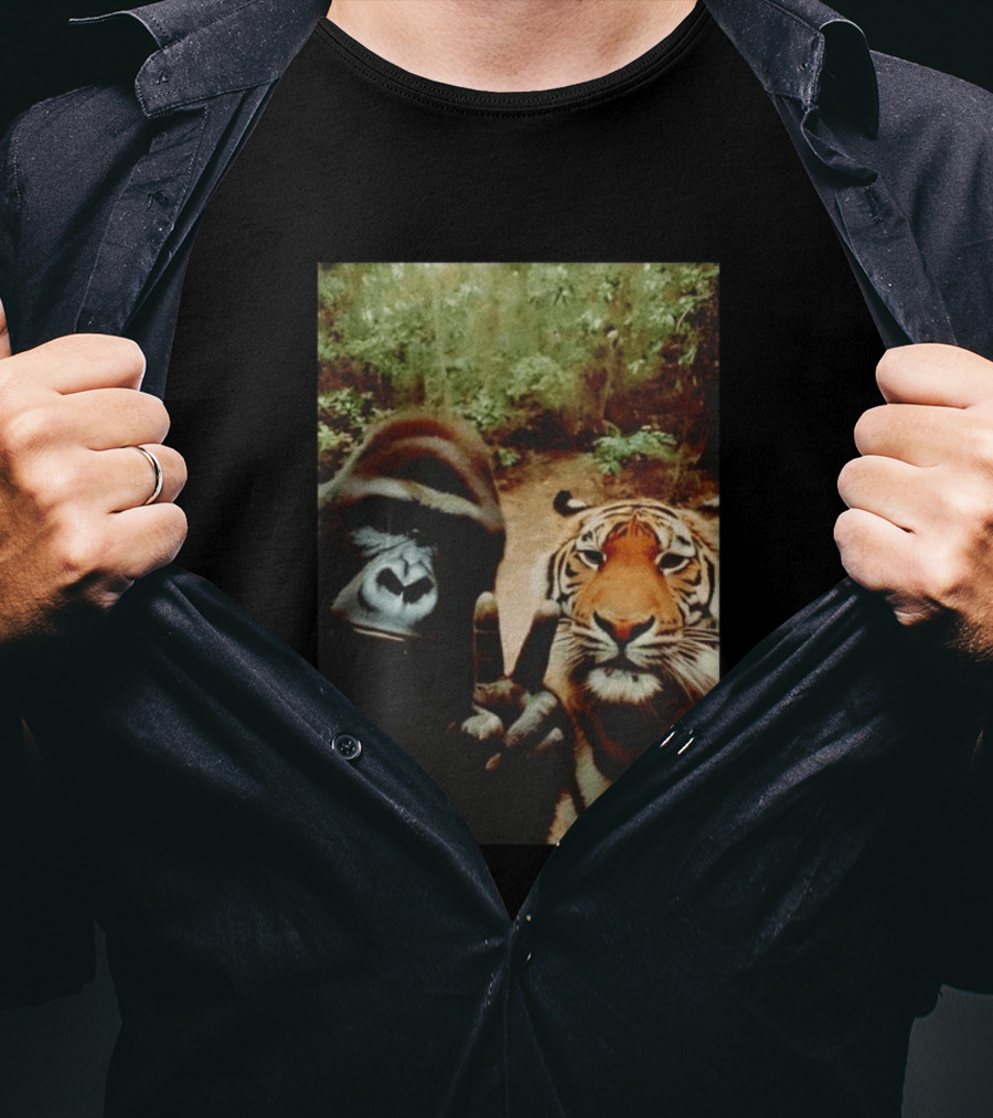 Gorilla And Tiger Peace Selfie Hi T-Shirt