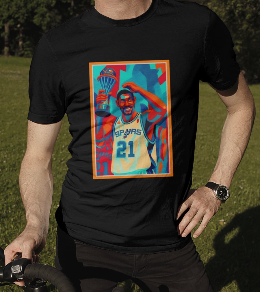 Tim Duncan San Antonio Spurs 21 Holding Trophy Victory Celebration T-Shirt