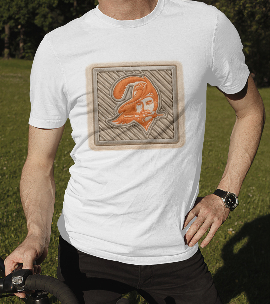 TB Buccaneers 2026 Training Camp Hat Retro Pirate Patch T-Shirt