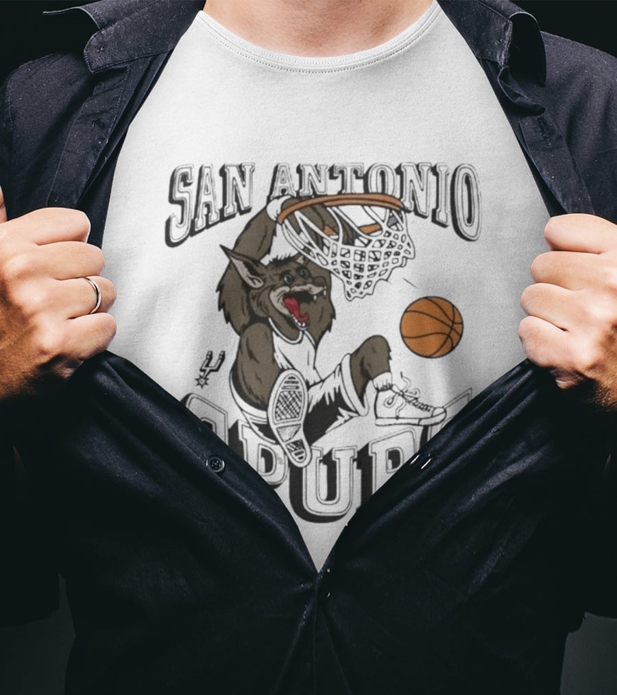 San Antonio Spurs Basketball Dunking T-Shirt