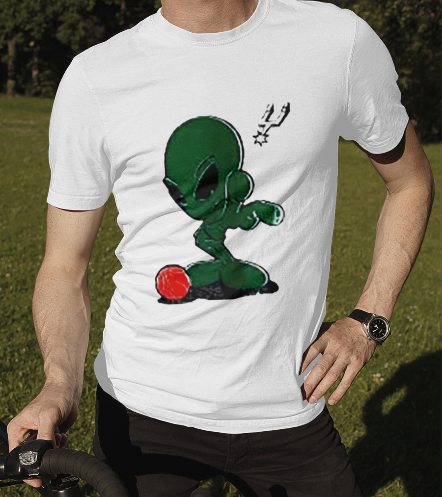 San Antonio Spurs Alien Basketball Dribble T-Shirt