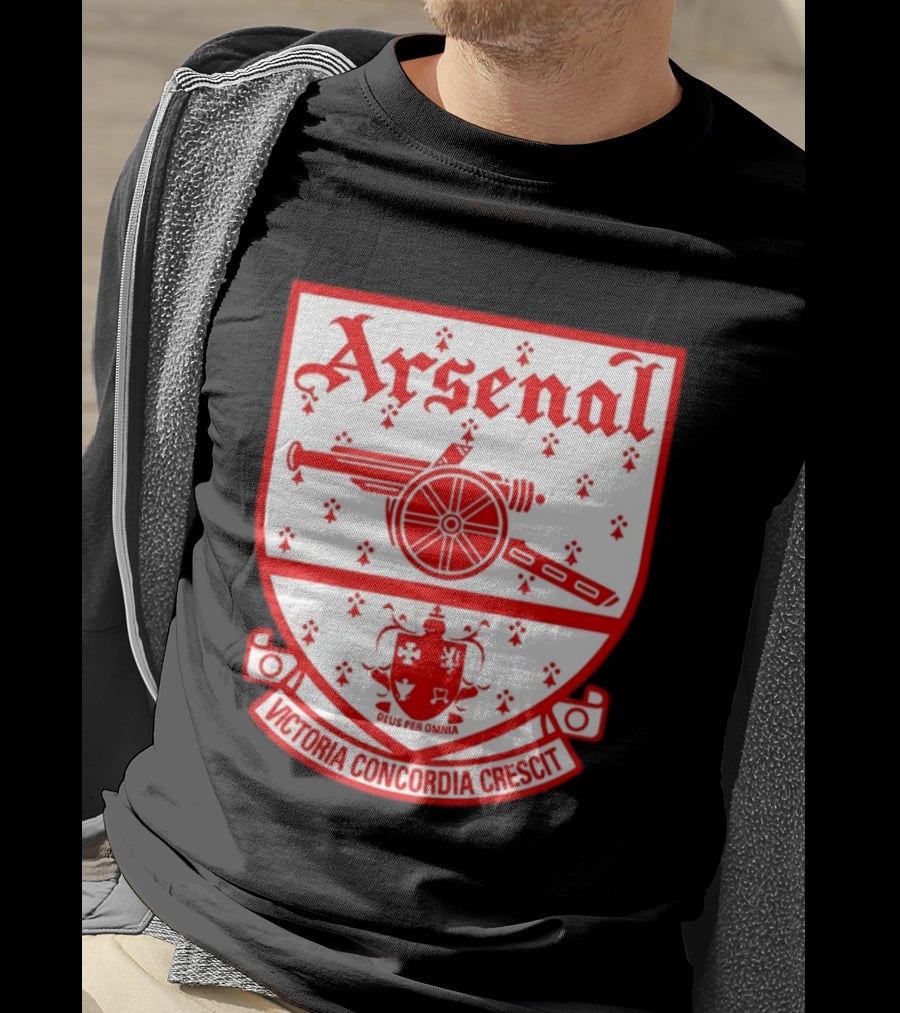 Arsenal FC Crest Deus Per Omnia Victoria Concordia Crescit T-Shirt