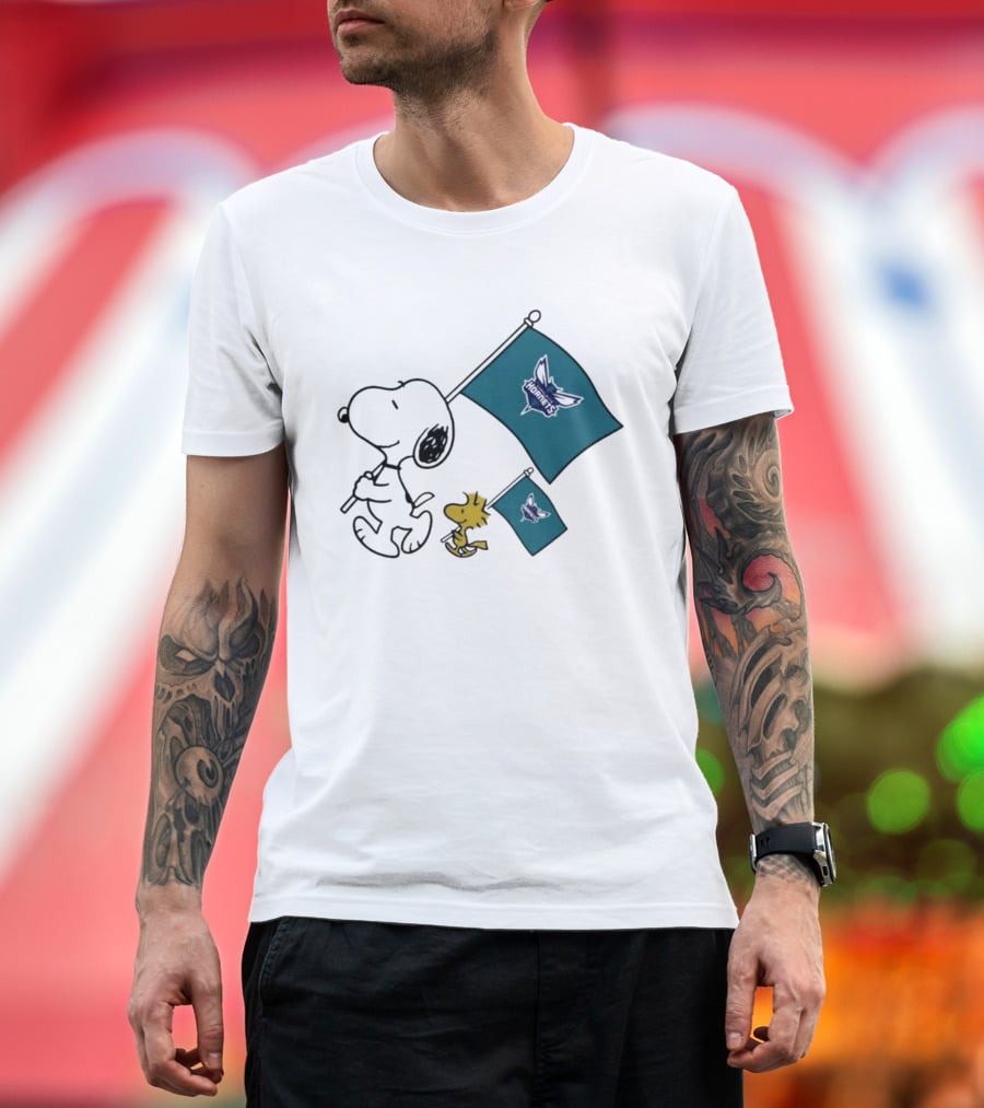 Snoopy And Woodstock Charlotte Hornets Flag Display T-Shirt