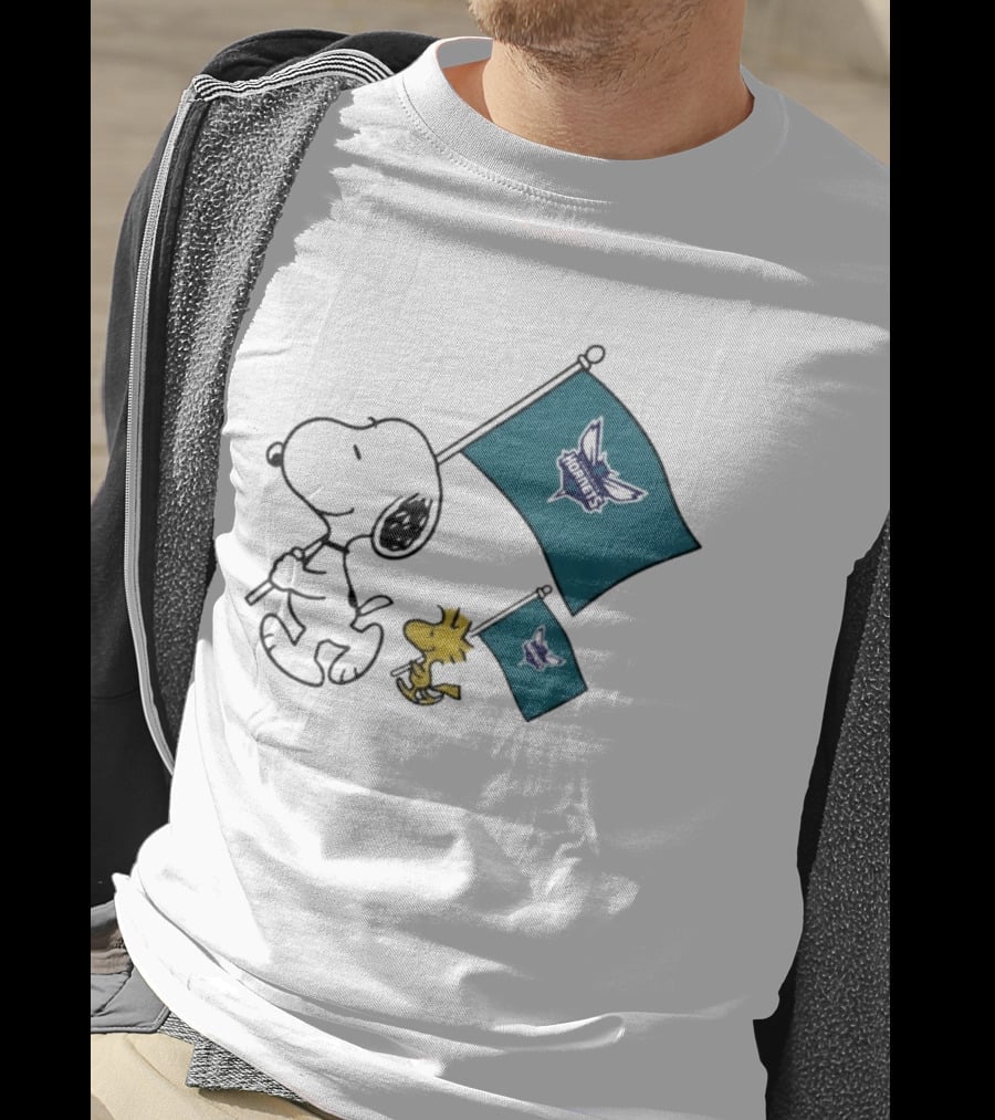 Snoopy And Woodstock Charlotte Hornets Flag Display T-Shirt