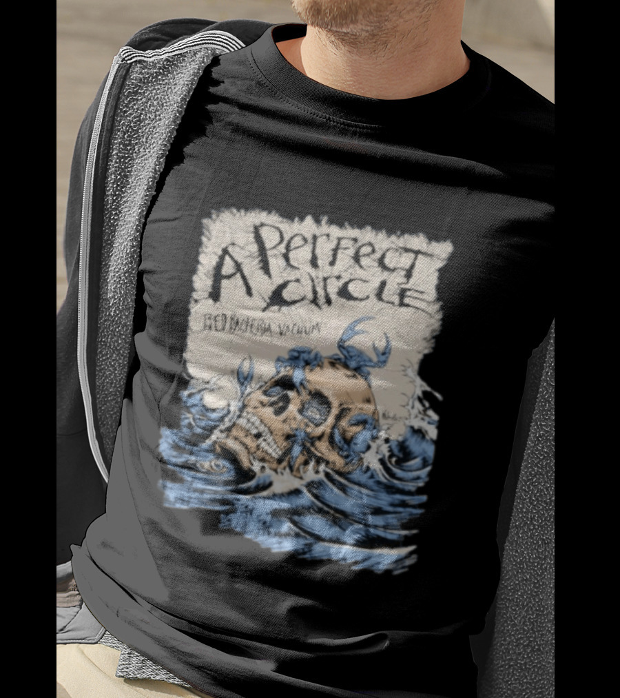 A Perfect Circle Skull Red Bacteria Vacuum Oceanic T-Shirt