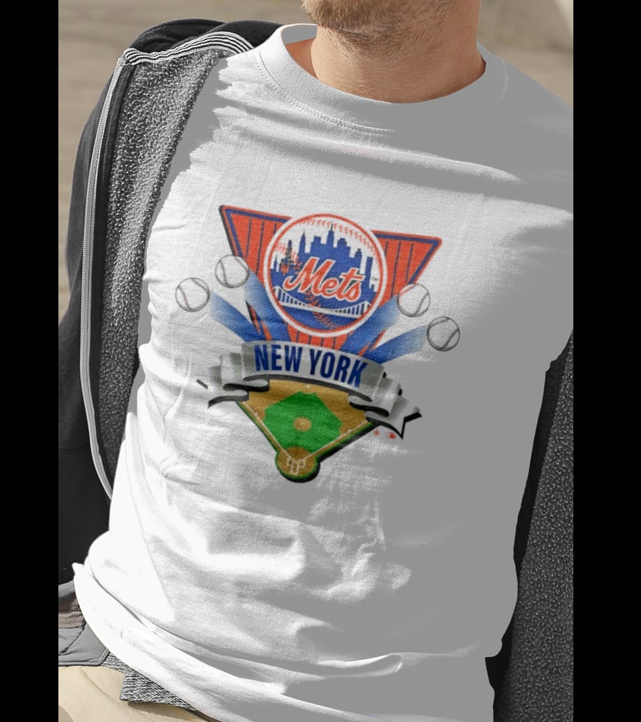 New York Mets Baseball Diamond Skyline And Bats T-Shirt