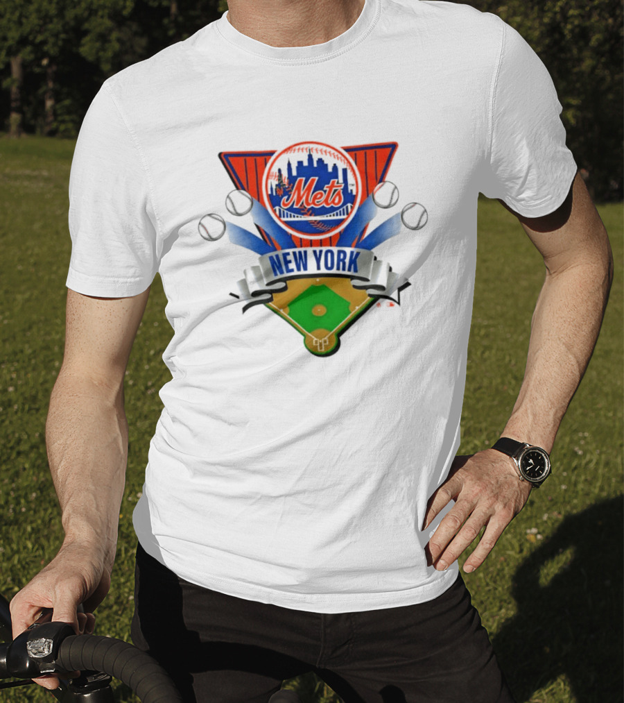 New York Mets Baseball Diamond Skyline And Bats T-Shirt