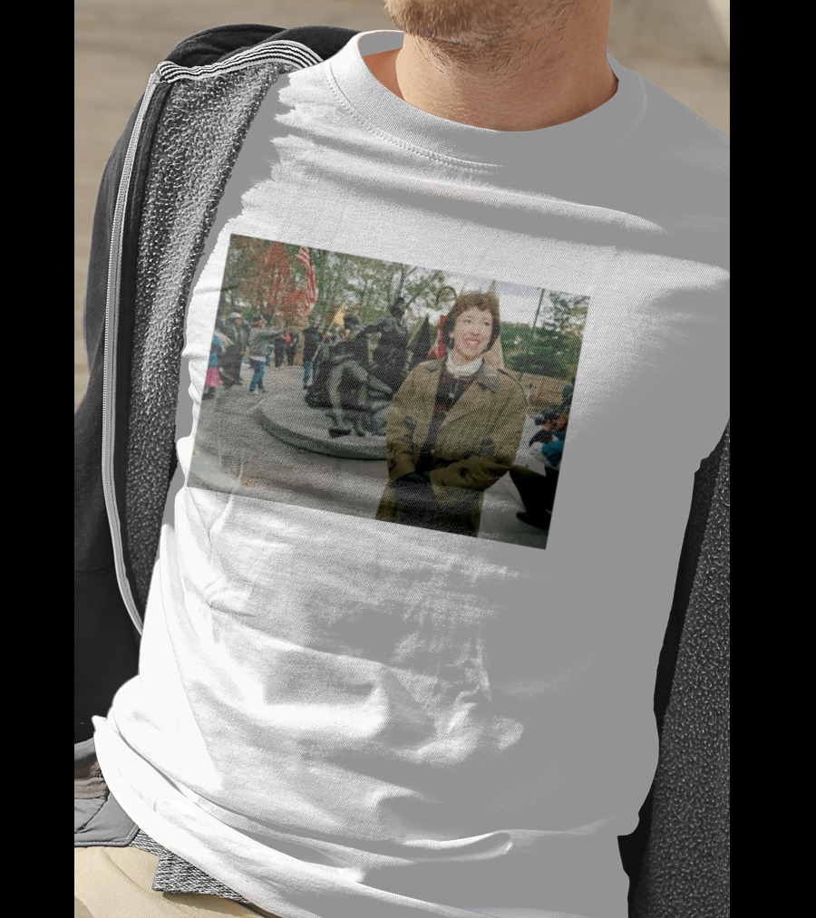 Diane Carlson Evans Vietnam Women's Memorial Campaign Leader Dies At 79 T-Shirt