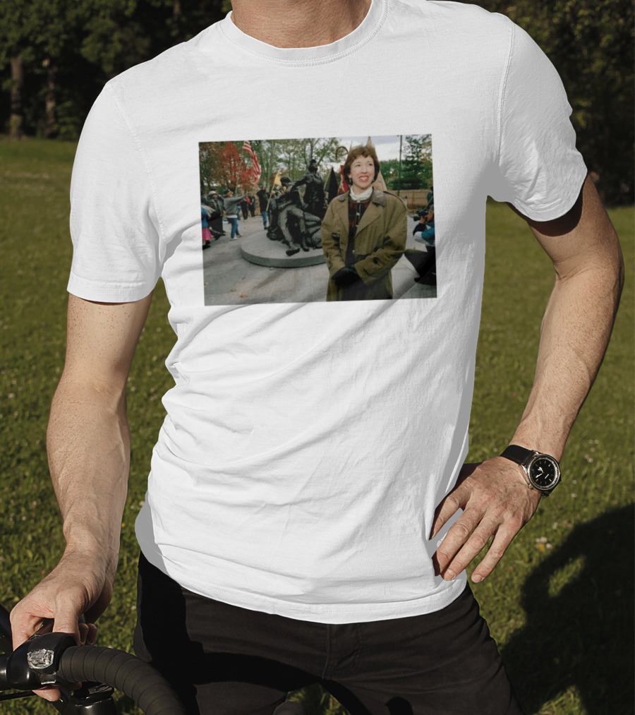 Diane Carlson Evans Vietnam Women's Memorial Campaign Leader Dies At 79 T-Shirt