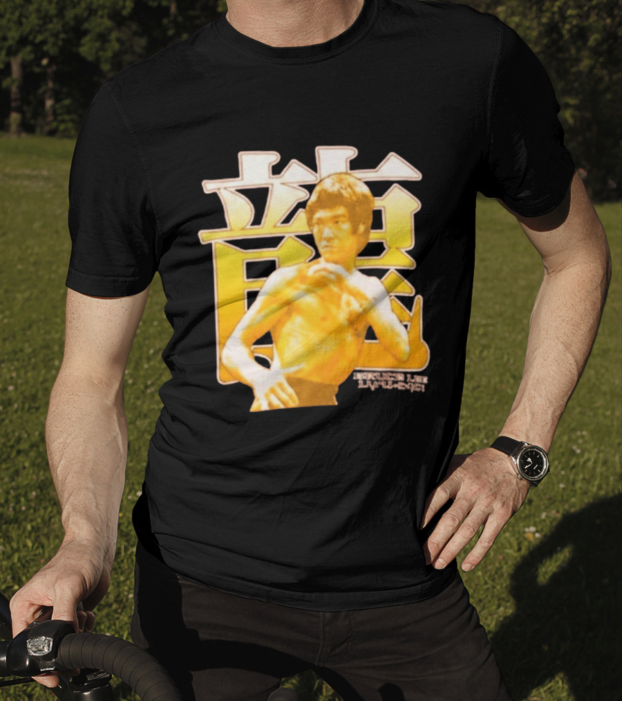 Bruce Lee Iconic Martial Arts Pose Chinese Characters T-Shirt