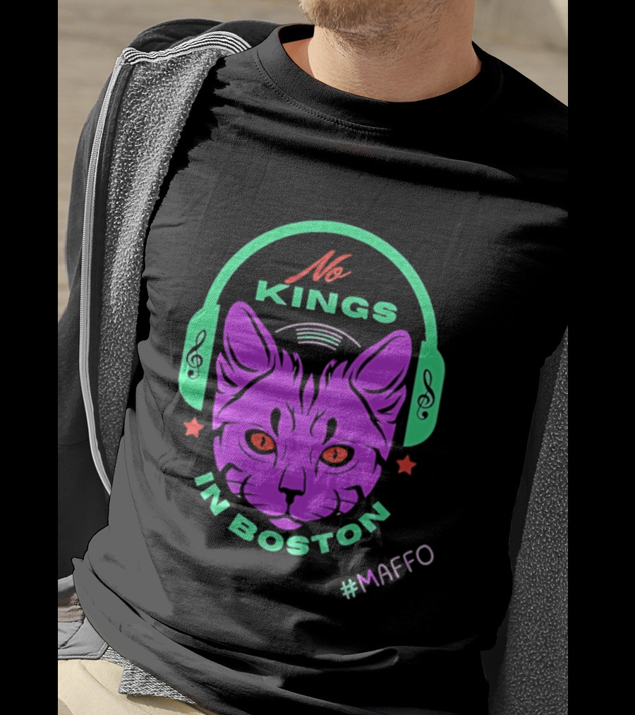 No Kings In Boston Cat With Headphones #Maffo T-Shirt