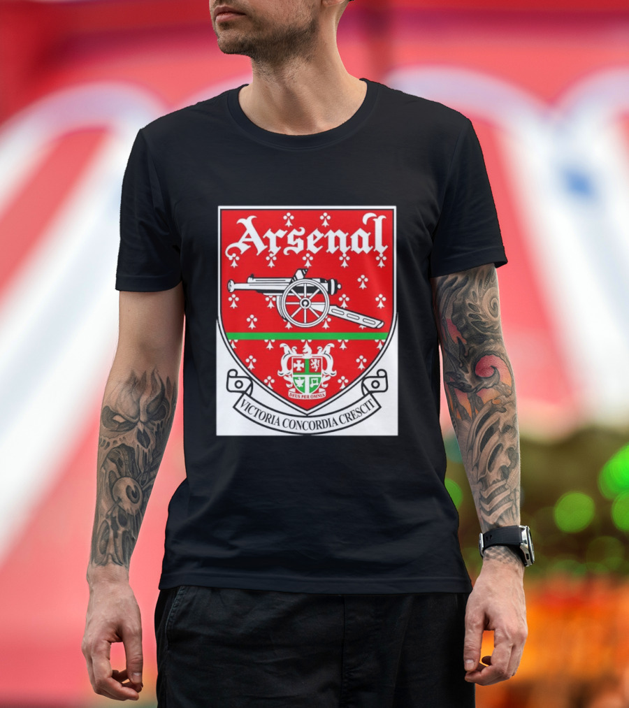 Arsenal FC Victoria Concordia Crescit Deus Per Omnia Crest Featuring Classic Cannon And Shield T-Shirt