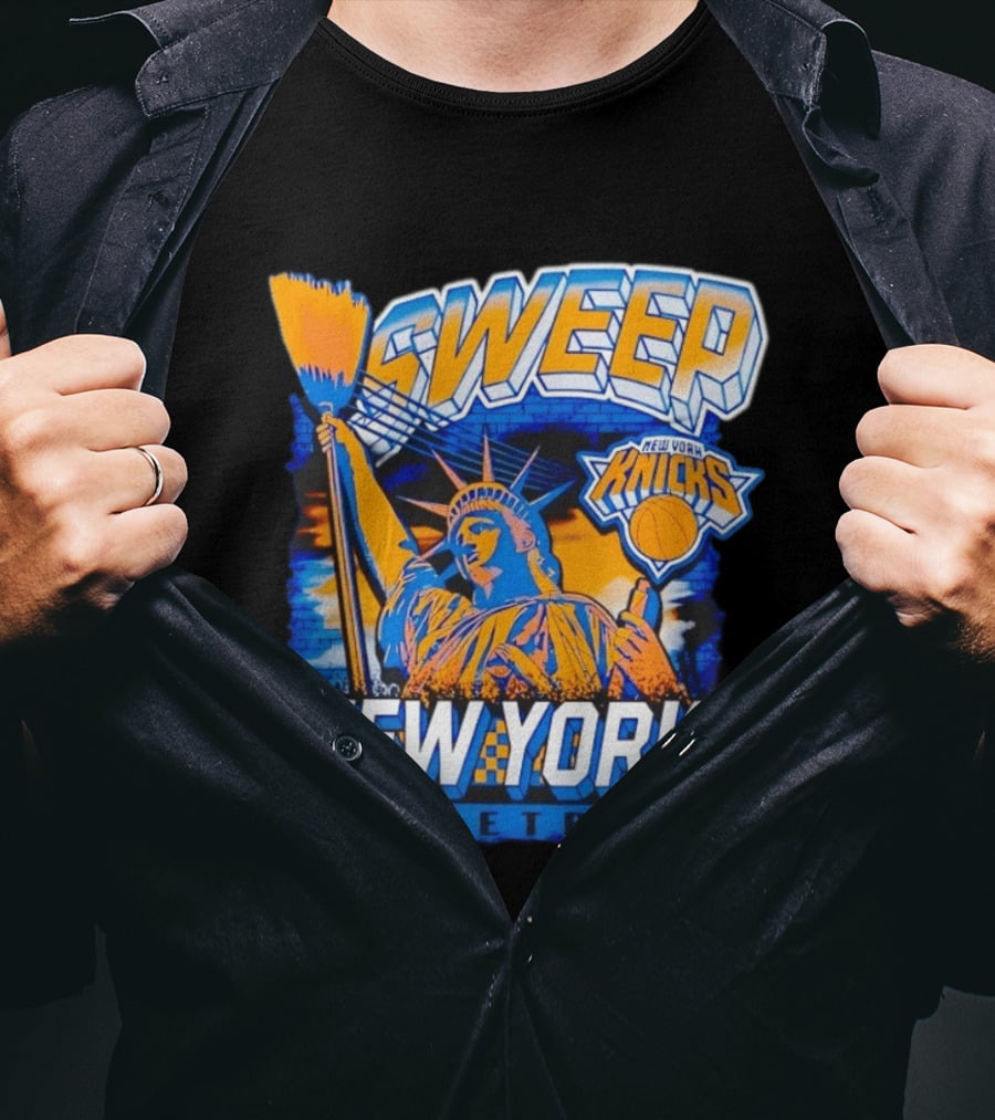 Sweep New York Knicks Basketball Statue Of Liberty T-Shirt