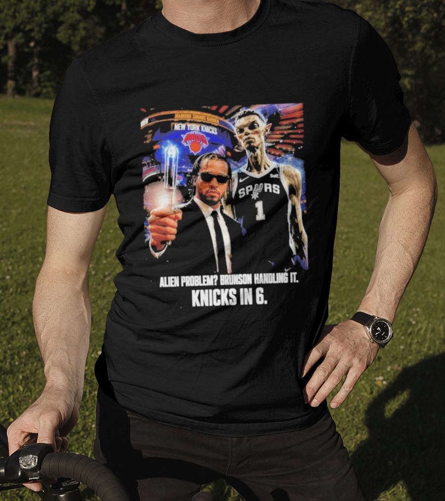 Knicks In 6 Alien Problem Madison Square Garden Spurs T-Shirt