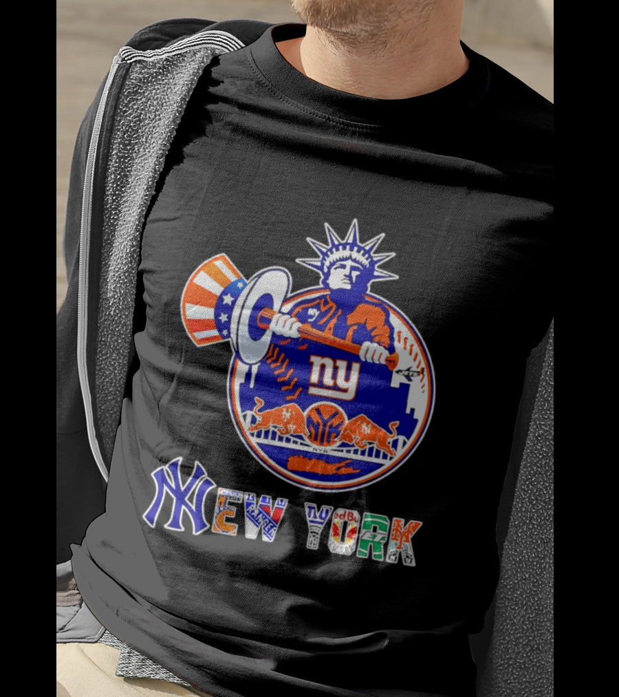 NY Yankees Mets Knicks Rangers Giants Statue Of Liberty New York Sports T-Shirt