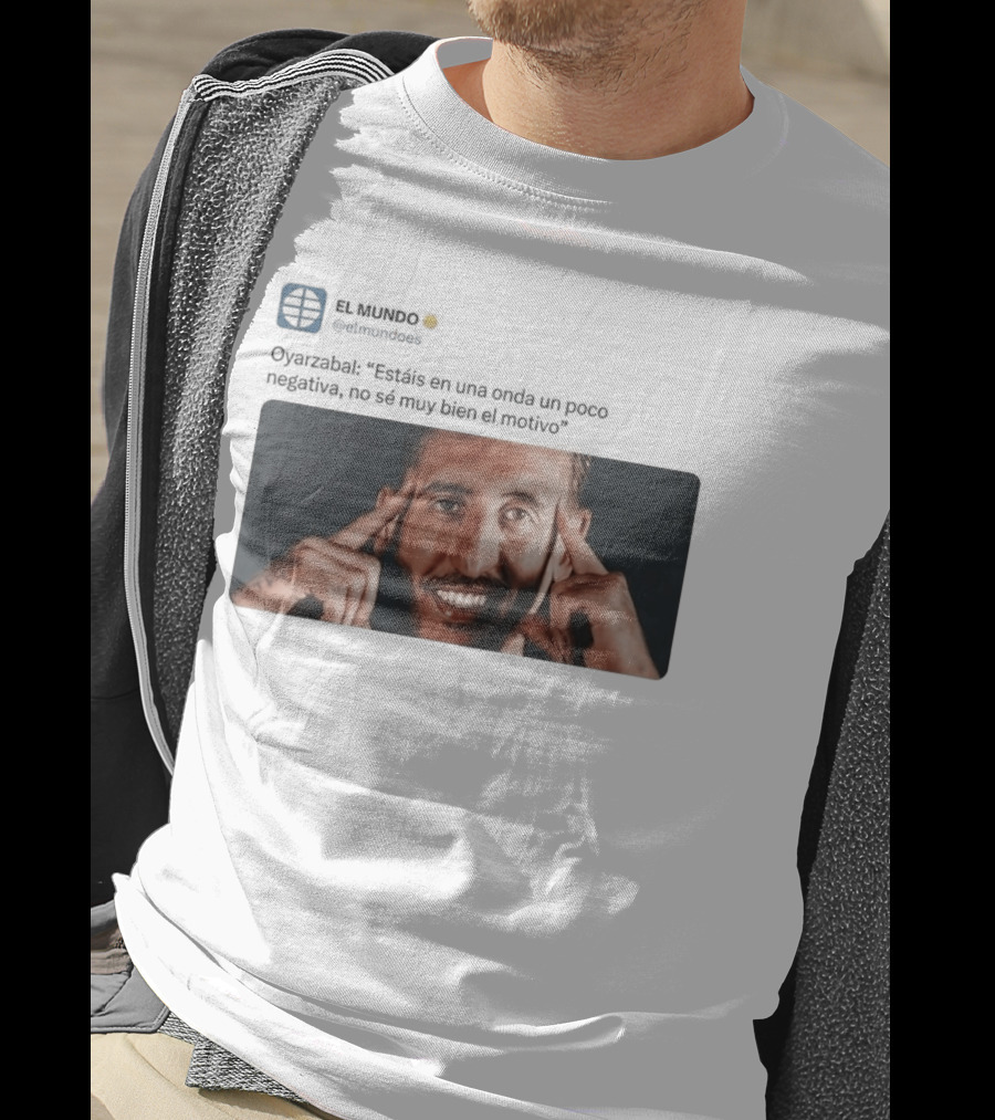 El Mundo Oyarzabal Estais En Una Onda Un Poco Negativa Sonriente Hombre T-Shirt