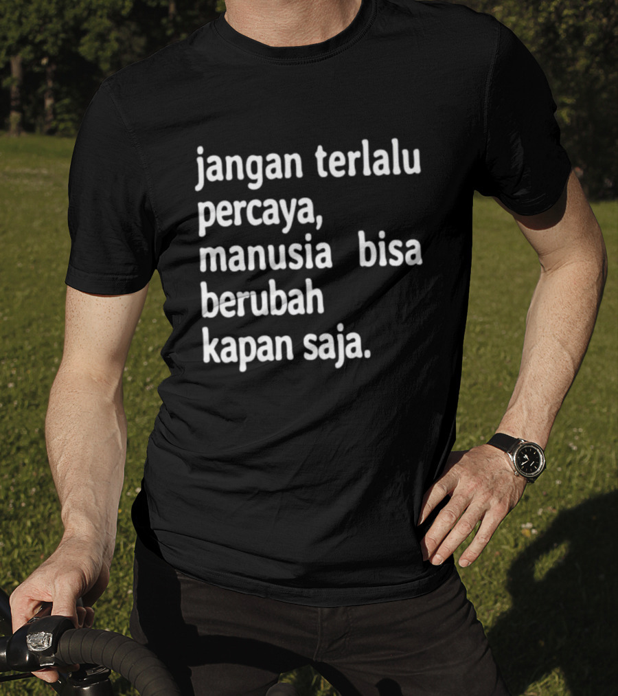 Jangan Terlalu Percaya Manusia Bisa Berubah Kapan Saja Bold Motivational T-Shirt