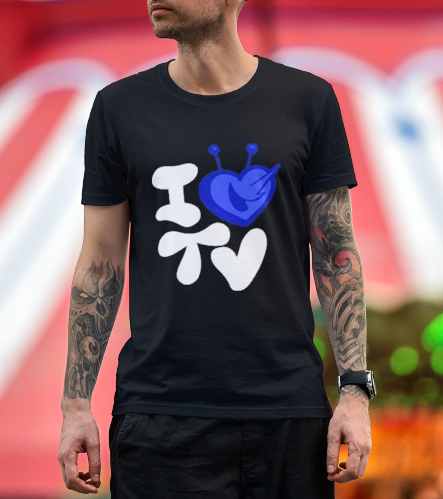 Paperboxmart I Love TV Blue Heart Antenna T-Shirt