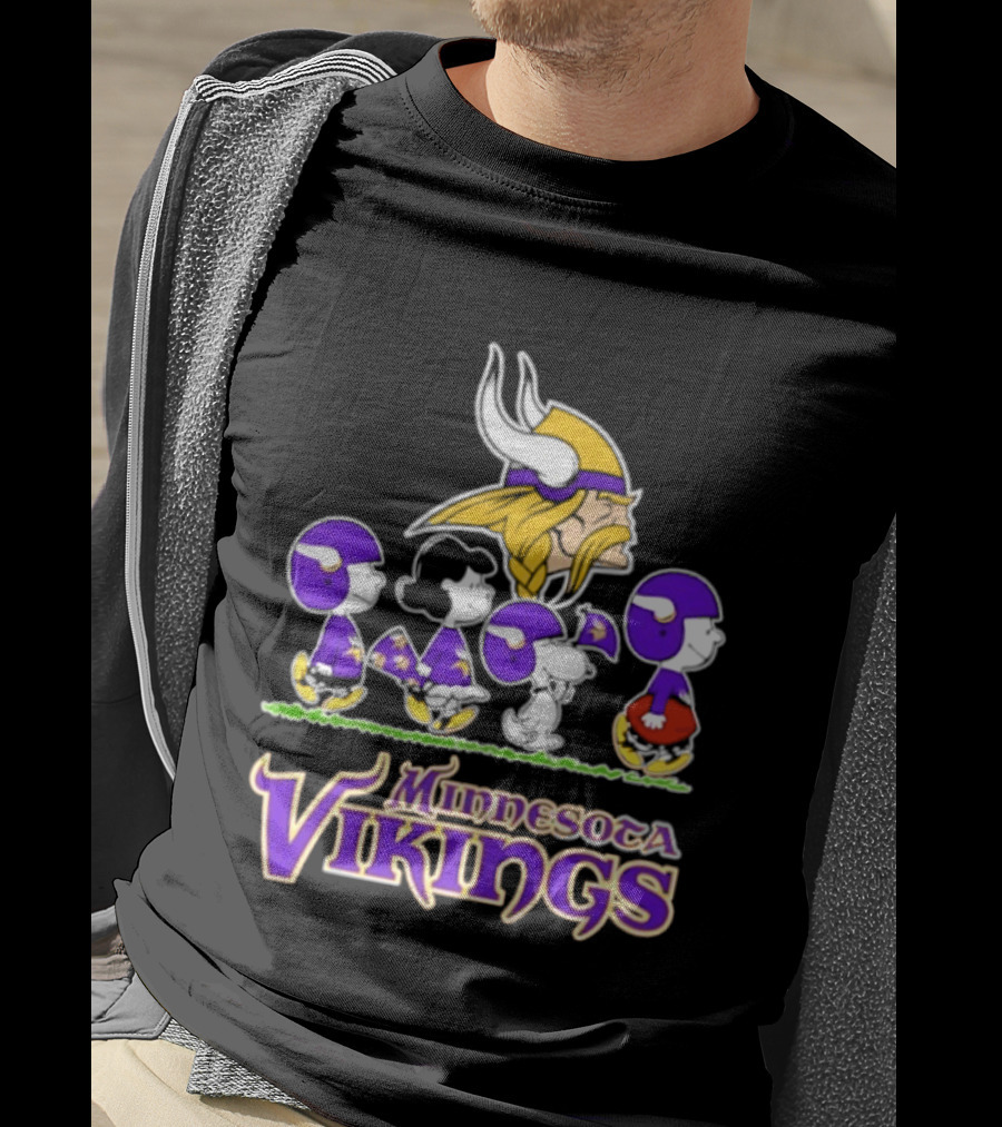 Peanuts Snoopy Minnesota Vikings Characters NFL Team Collaboration T-Shirt