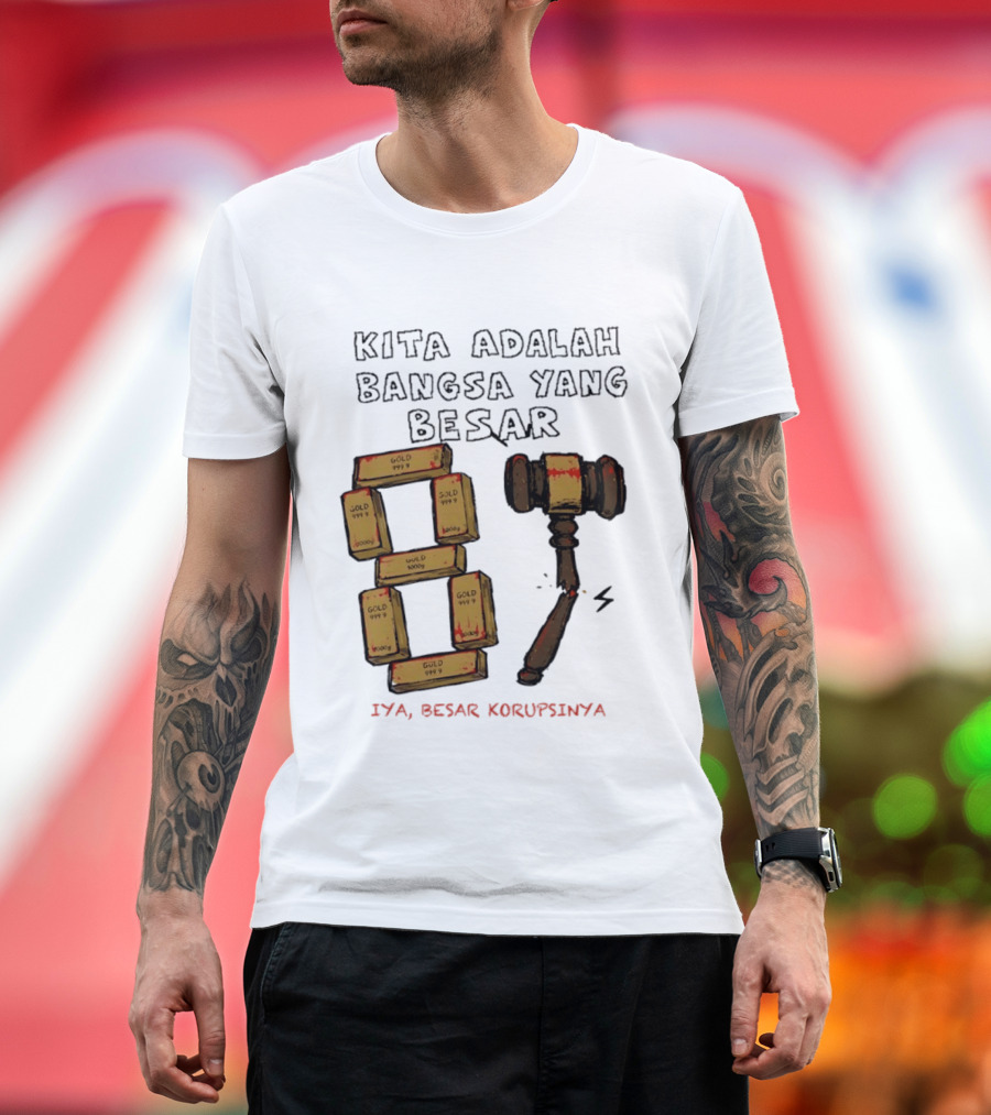 Kita Adalah Bangsa Yang Besar Iya Besar Korupsinya Gold Bars And Gavel T-Shirt