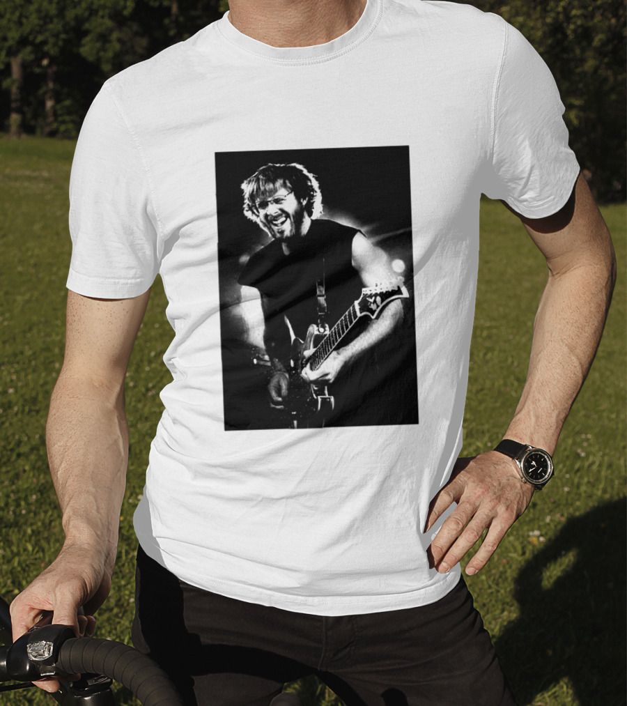 Phish Trey Anastasio Iconic Live Performance Guitarist Black And White Image T-Shirt