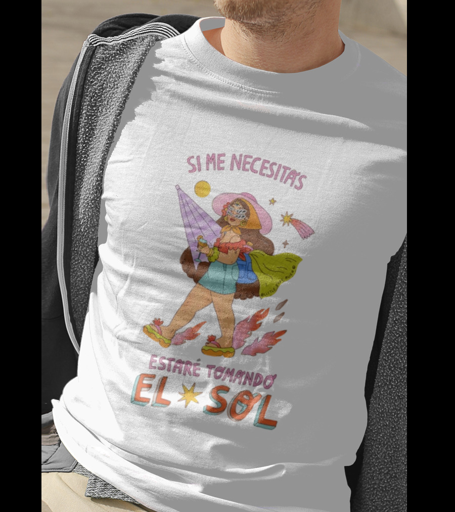 Si Me Necesitas Estaré Tomando El Sol Mujer Con Sombrero De Verano Y Cóctel Retro Vacaciones T-Shirt