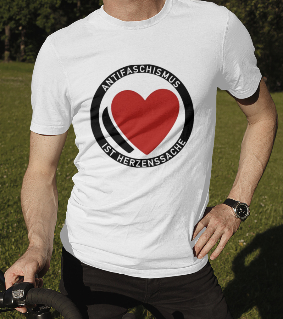 Antifaschismus Ist Herzenssache Symbol Rotes Herz Antifa T-Shirt