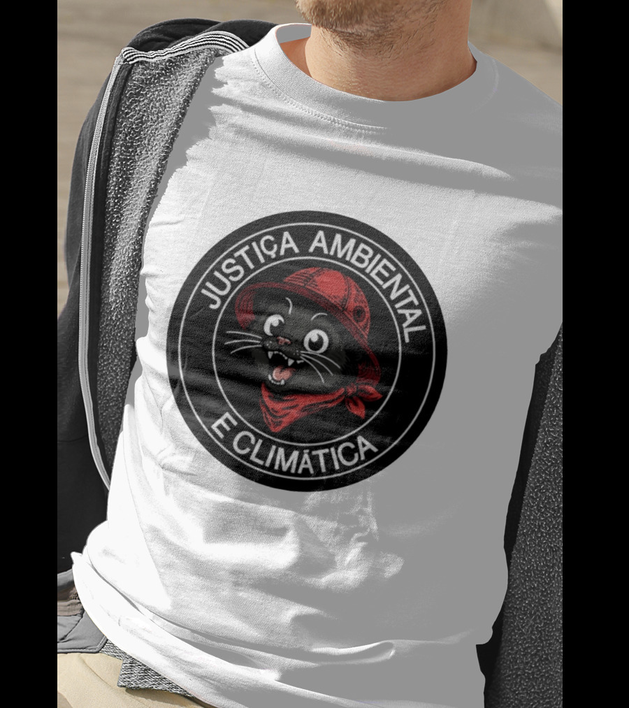 Justiça Ambiental E Climática Black Cat In Red Helmet And Bandana T-Shirt